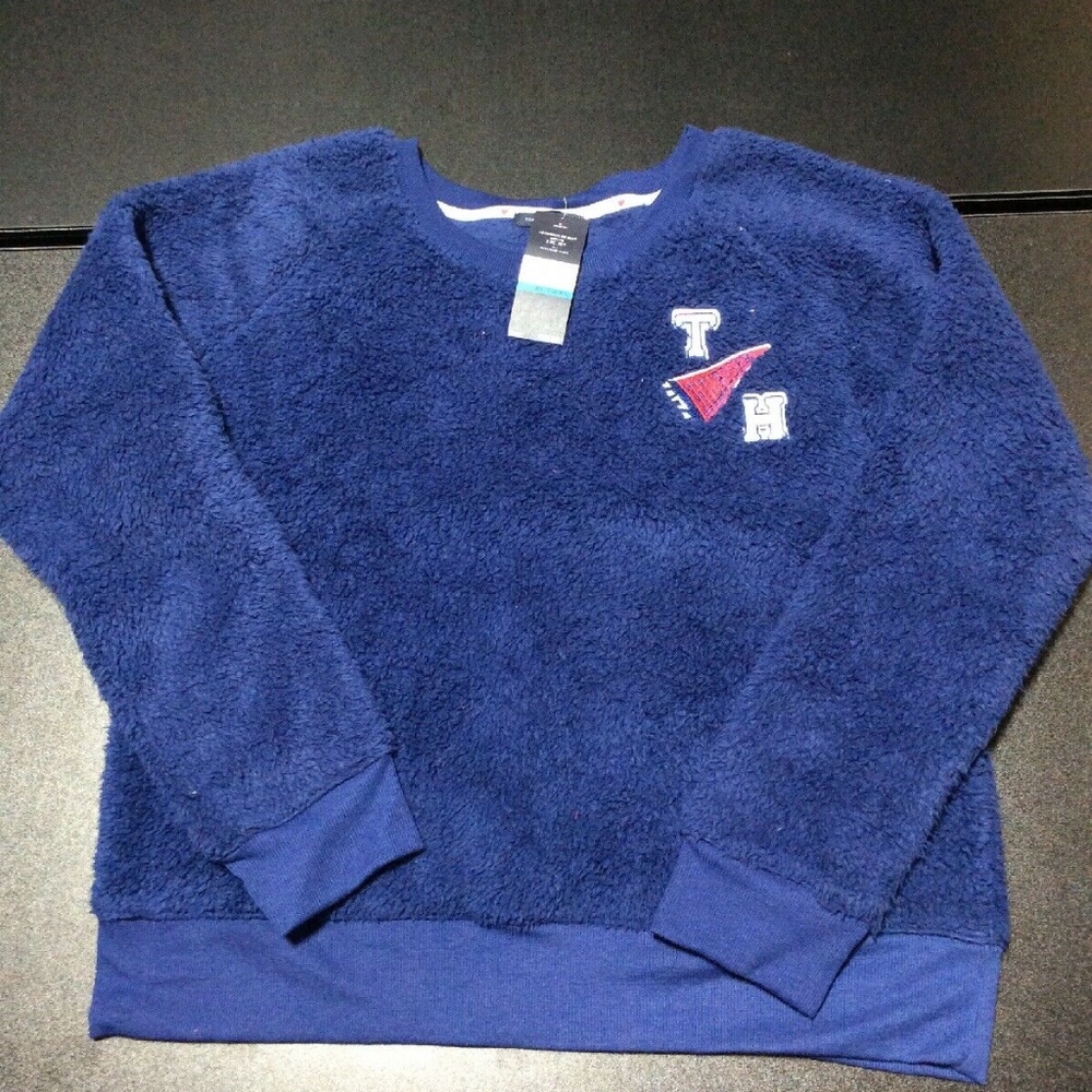 xl Fuzy Swearshirt Msrp $68 vintage style varsity!